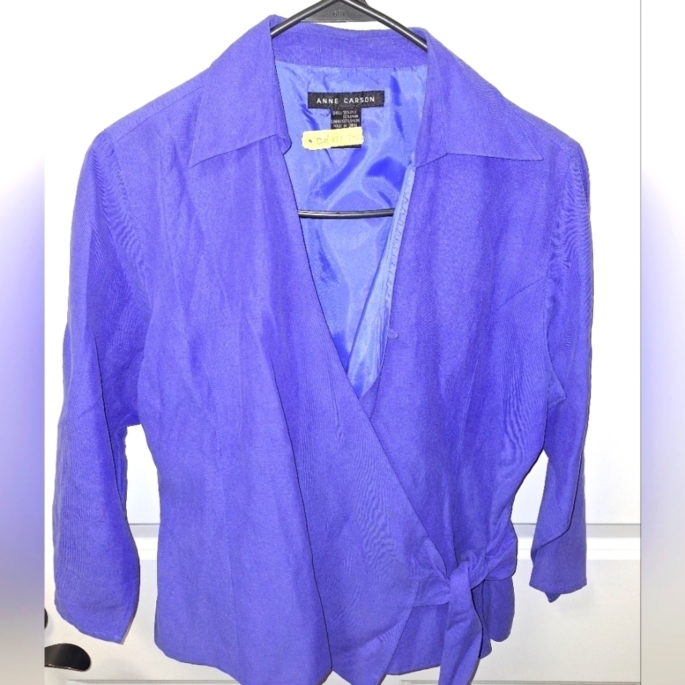 An Anne Carson silk/ Linen blend blue Wrap Top in a size medium. EUC